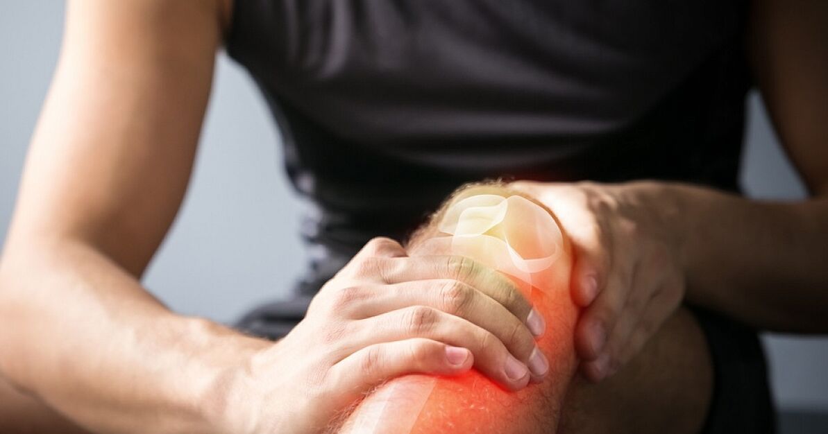 Application du gel Traugel sur l'articulation du genou