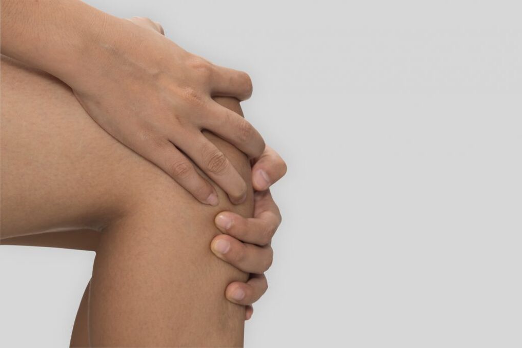 Arthrose de l'articulation du genou, accompagnée de mouvements limités et de douleurs au genou