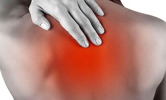 Les principaux symptômes de l'ostéochondose cervicale